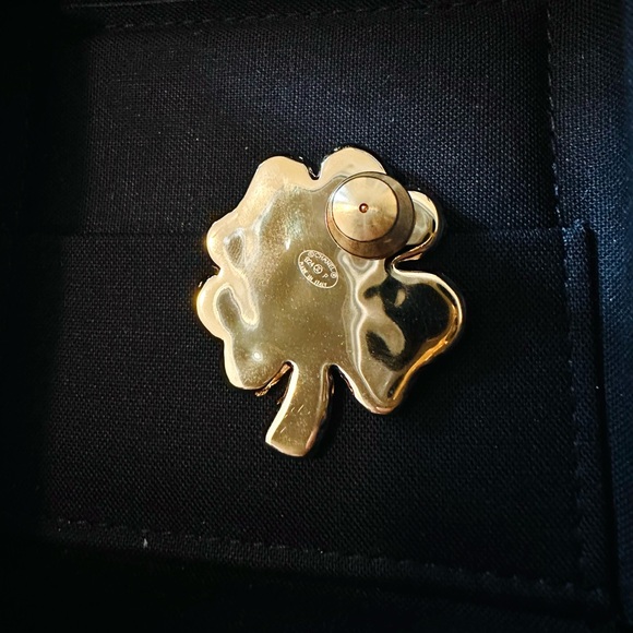 CHANEL Clover Brooch - Picture 9 of 9